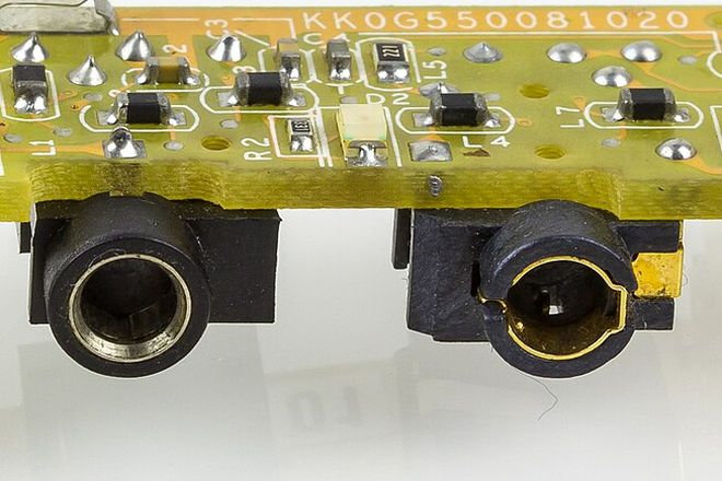 Two 3.5 mm sockets on a laptop audio board