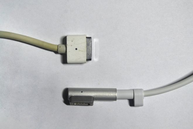 T-shaped and L-shaped original MagSafe plugs