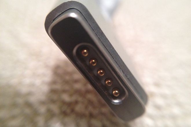 A MagSafe 2 plug, showing its five pins