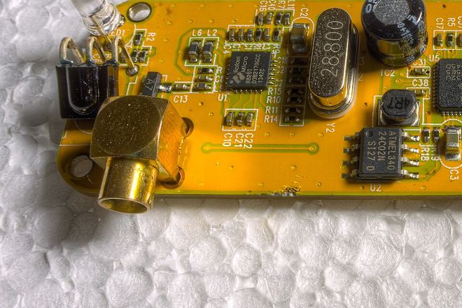 A right-angle MCX socket on the circuit board of an RTL2832U SDR dongle