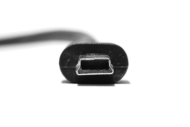 A USB Mini-B plug seen end-on