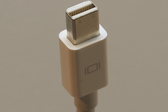 A Mini DisplayPort plug
