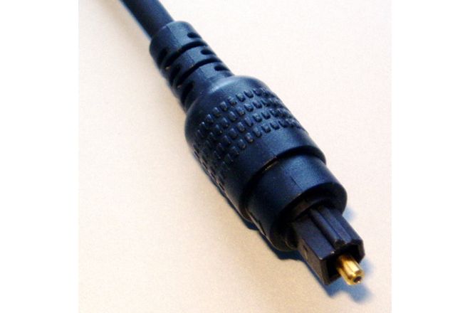 A TOSLINK optical plug