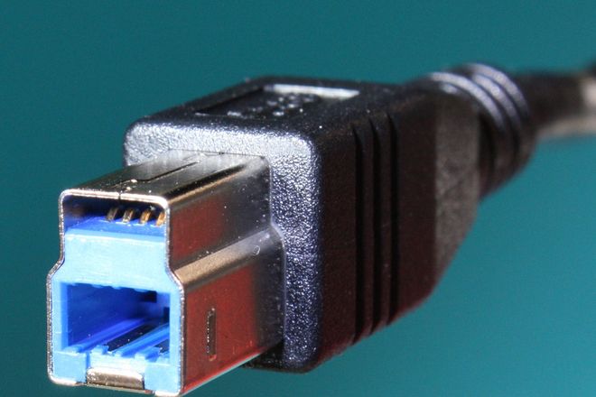 A USB 3.0 Type-B plug with a blue insert and the extra block on top