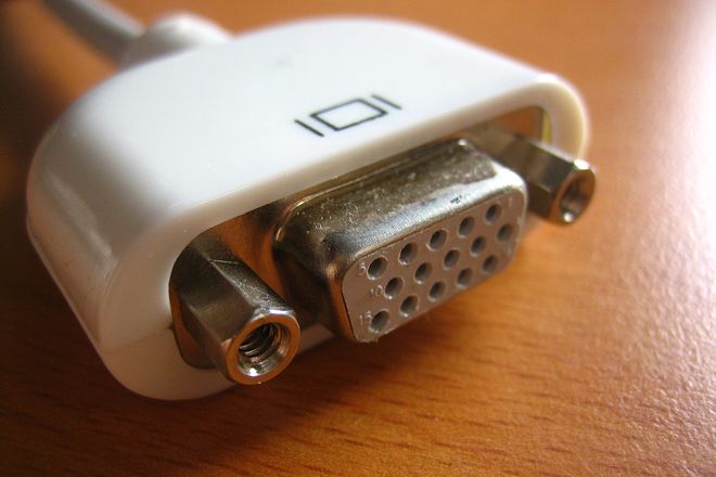 A VGA socket with fifteen holes